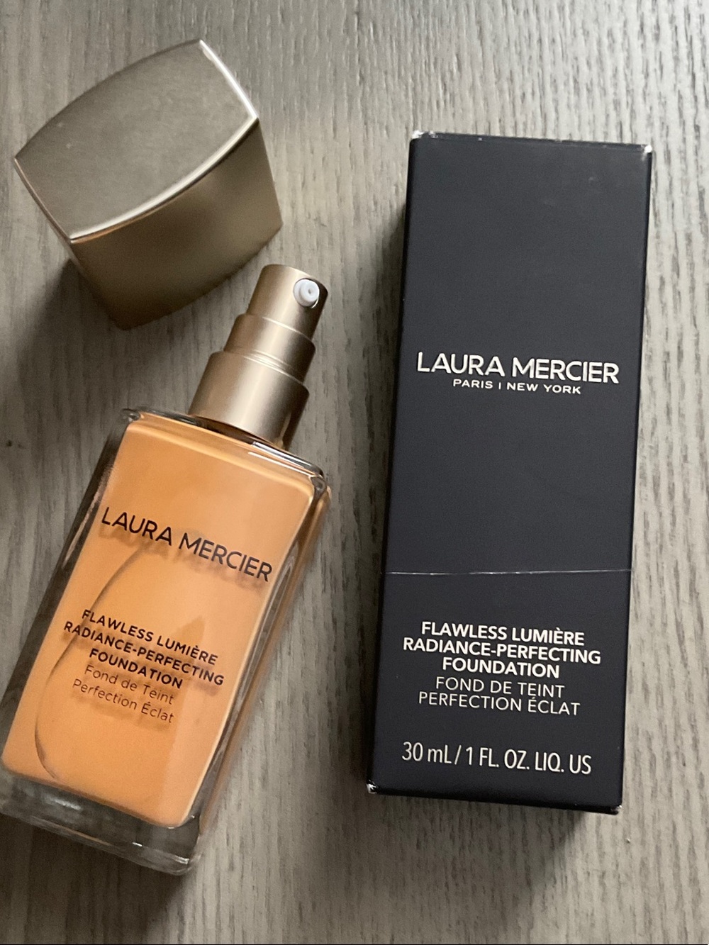 laura mercier Flawless Lumière Radiance-Perfecting Foundation butterscotch